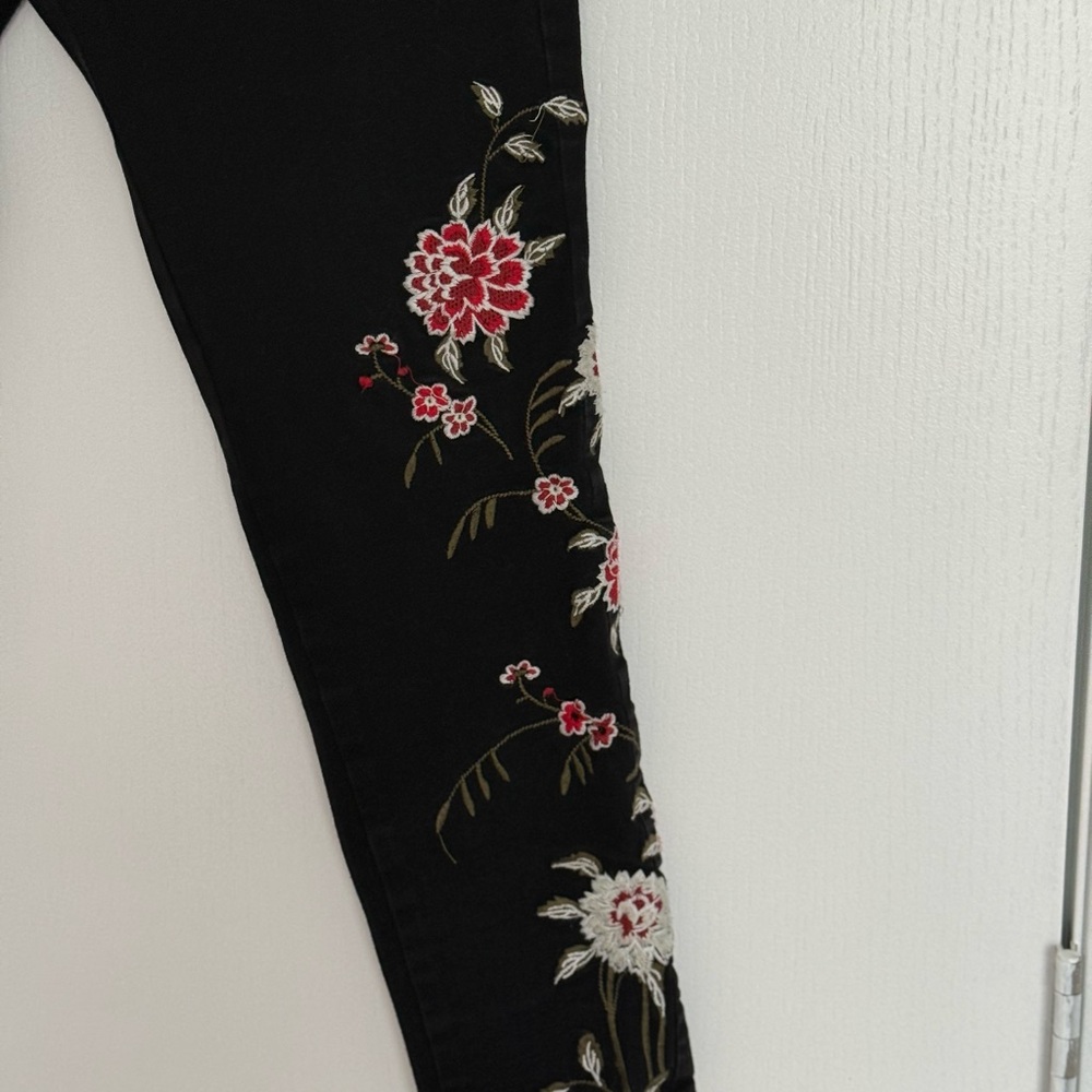 Black Floral Embroidered Women’s Jeans - Picture 2 of 6